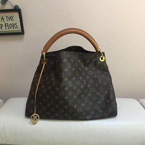 Louis Vuitton Artsy Monogram